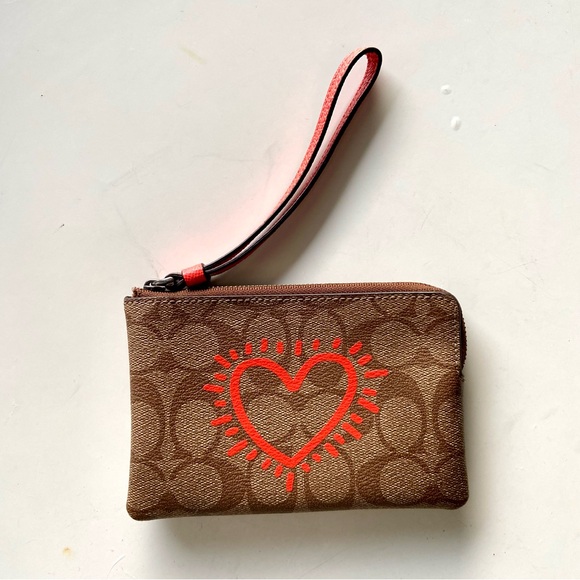 Coach wristlet Logo printed with Heart - Picture 1 of 9